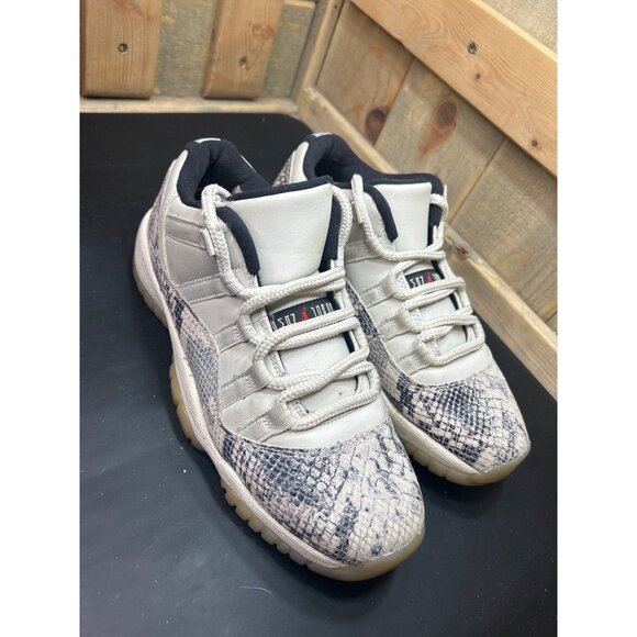 Nike Air Jordan 11 Retro Low Light Bone Snakeskin Grey CD6847-002 6.5Y Womens 8 - Picture 2 of 8